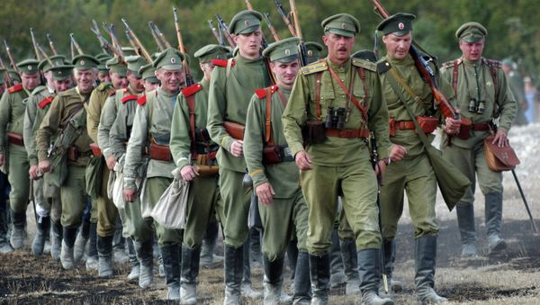 Участники реконструкции сражения Первой мировой войны Участники реконструкции сражения Первой мировой войны
