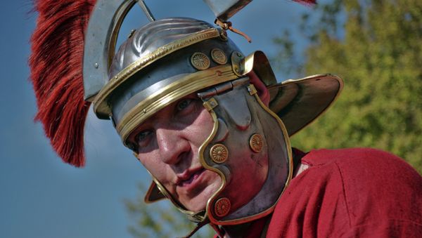 В Симферополе покажут ретромобили, людей-великанов и рыцарский турнир В Симферополе покажут ретромобили, людей-великанов и рыцарский турнир