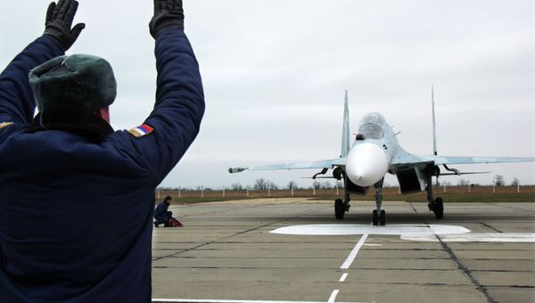 Один из самолетов Су-27 СМ, прибывший в расположение 62-го истребительного авиаполка 27-й смешанной авиадивизии ВВС России, базирующийся на аэродроме Бельбек под Севастополем Один из самолетов Су-27 СМ, прибывший в расположение 62-го истребительного авиаполка 27-й смешанной авиадивизии ВВС России, базирующийся на аэродроме Бельбек под Севастополем