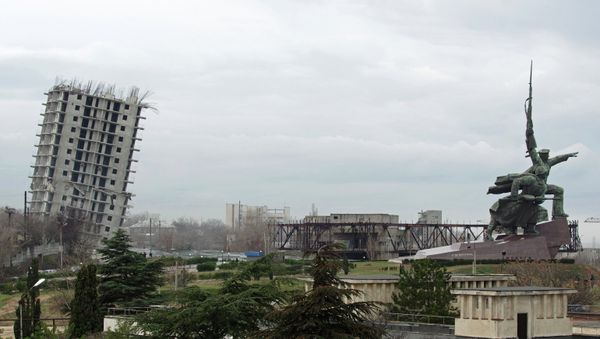 Снос незаконно возведенного многоэтажного дома в Севастополе