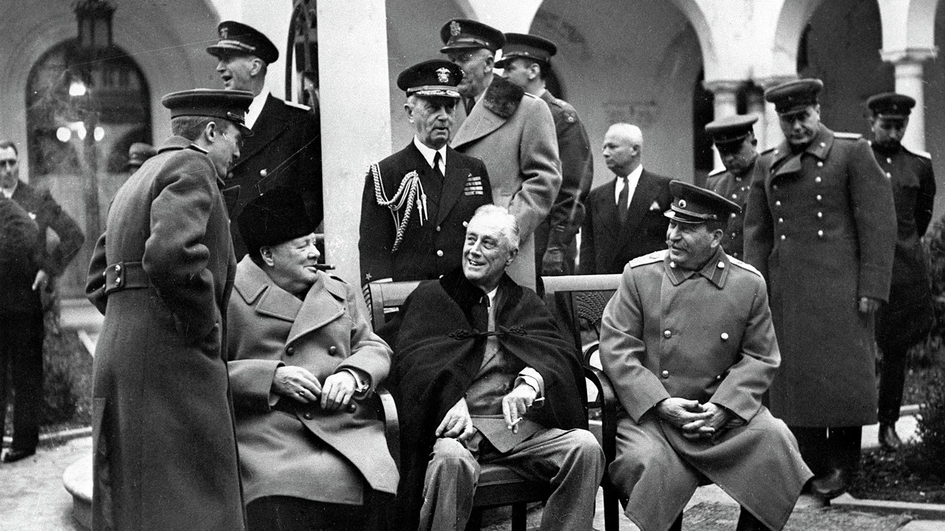 Премьер-министр Великобритании Уинстон Черчилль, Президент США Франклин Делано Рузвельт и Маршал СССР Иосиф Виссарионович Сталин на Ялтинской конференции. 1945 - РИА Новости, 1920, 04.02.2026