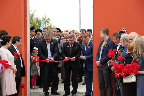 Открытие мемориала жертвам фашистской оккупации Крыма