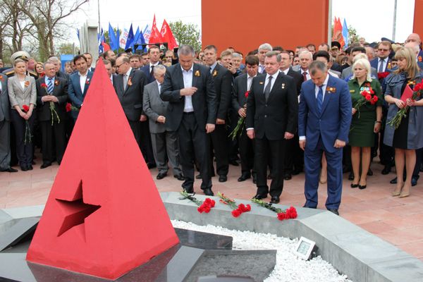 Открытие мемориала жертвам фашистской оккупации Крыма