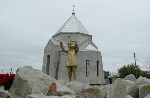 Открытие мемориала жертвам фашистской оккупации Крыма