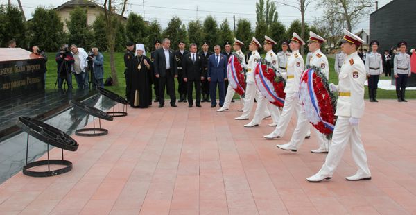 Открытие мемориала жертвам фашистской оккупации Крыма
