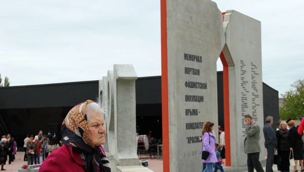 Открытие мемориала жертвам фашистской оккупации Крыма