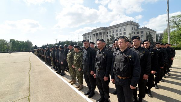 Смотр военной техники на Куликовом поле в Одессе
