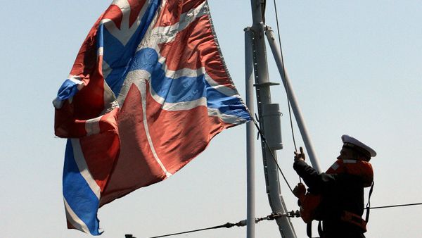 Контрольный выход в море гвардейского ракетного крейсера Варяг Тихоокеанского флота для подтверждения боевой готовности