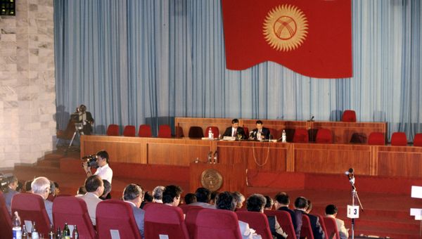 Заседание парламента Киргизии