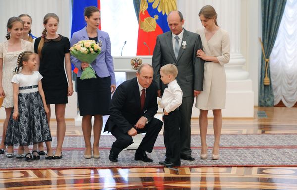 Церемония вручения В.Путиным ордена Родительская слава