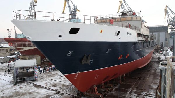 Спуск на воду океанографического судна Янтарь