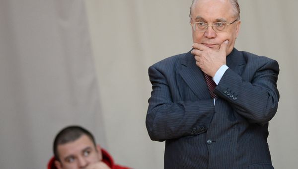 Баскетбольный матч между выпускниками и студентами МГУ