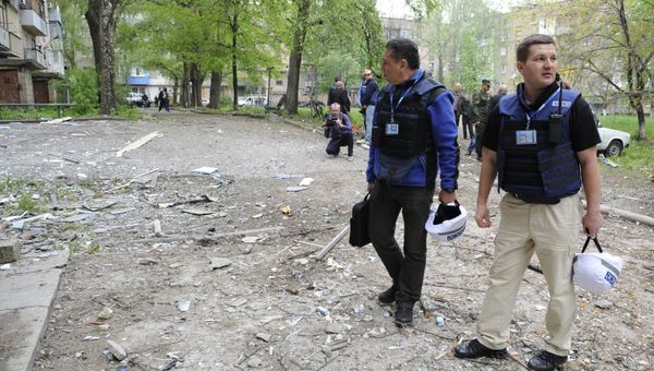 Последствия обстрелов в Донецке Последствия обстрелов в Донецке