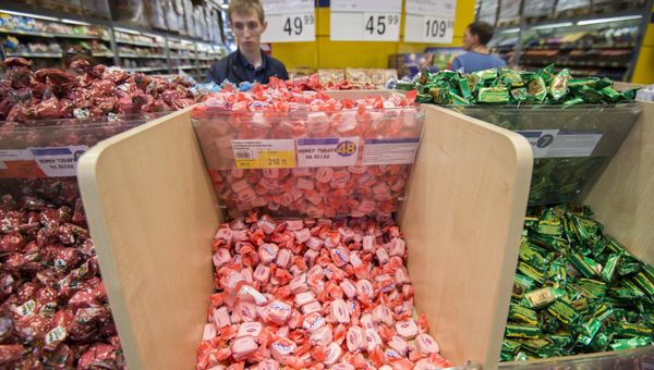 Роспотребнадзор приостановил ввоз в Россию украинской кондитерской продукции