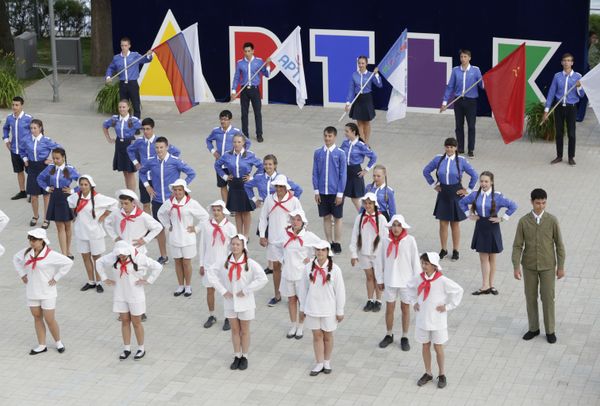 Встреча поколений в Международном детском центре Артек в Крыму