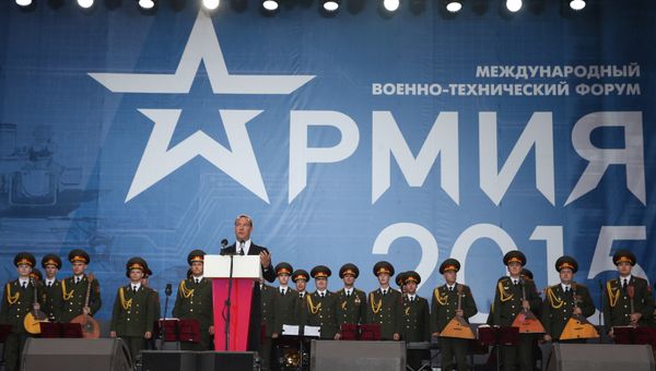 Премьер-министр РФ Д.Медведев посетил Международный военно-технический форум Армия-2015