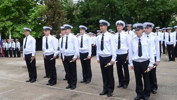 В Черноморском высшем военно-морском училище имени адмирала  П. С. Нахимова (ЧВВМУ) состоялся выпуск офицеров и мичманов для Военно-Морского Флота (ВМФ) России.