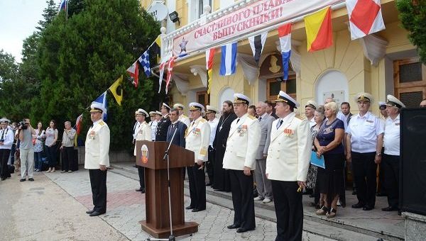В Черноморском высшем военно-морском училище имени адмирала  П. С. Нахимова (ЧВВМУ) состоялся выпуск офицеров и мичманов для Военно-Морского Флота (ВМФ) России.