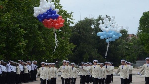 В Черноморском высшем военно-морском училище имени адмирала  П. С. Нахимова (ЧВВМУ) состоялся выпуск офицеров и мичманов для Военно-Морского Флота (ВМФ) России.