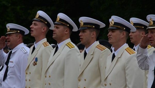 В Черноморском высшем военно-морском училище имени адмирала  П. С. Нахимова (ЧВВМУ) состоялся выпуск офицеров и мичманов для Военно-Морского Флота (ВМФ) России.