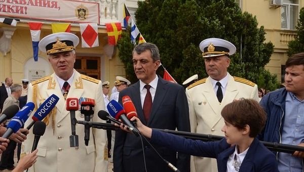 В Черноморском высшем военно-морском училище имени адмирала  П. С. Нахимова (ЧВВМУ) состоялся выпуск офицеров и мичманов для Военно-Морского Флота (ВМФ) России.