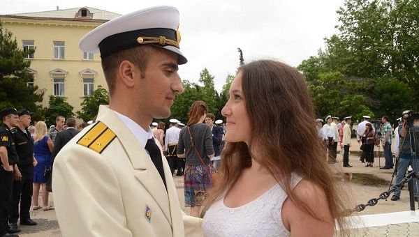 В Черноморском высшем военно-морском училище имени адмирала  П. С. Нахимова (ЧВВМУ) состоялся выпуск офицеров и мичманов для Военно-Морского Флота (ВМФ) России.