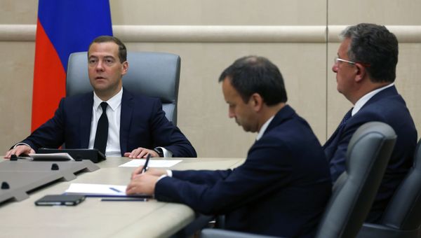 Премьер-министр РФ Д.Медведев провел совещание с вице-премьерами РФ Премьер-министр РФ Д.Медведев провел совещание с вице-премьерами РФ