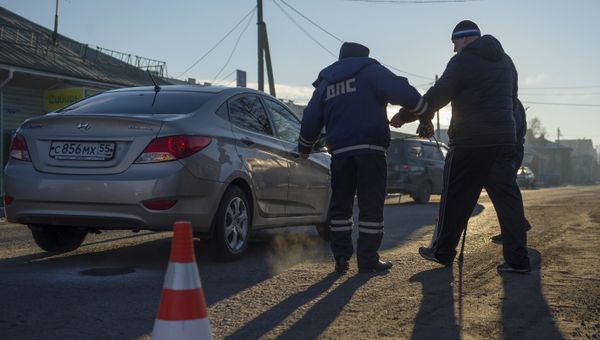 Работа сотрудников ГИБДД в Омской области