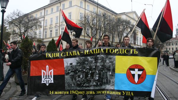 Украинские националисты прошли маршем по центру Львова