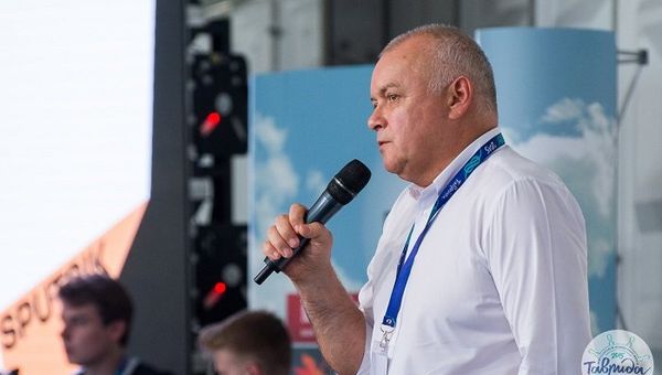 Дмитрий Киселев посетил Всероссийский форум Таврида