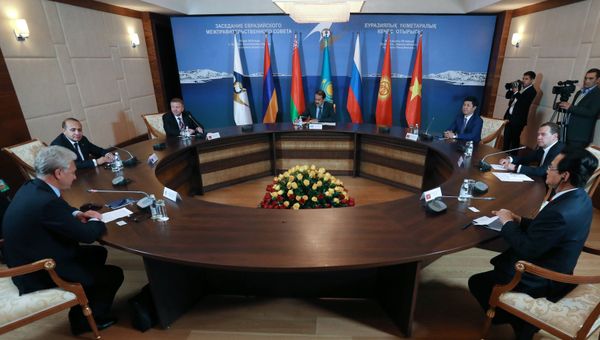 Премьер-министр РФ Д.Медведев принимает участие в заседаниях Совета глав правительств СНГ и ЕАЭС в Казахстане