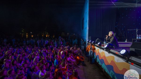 Диана Арбенина общается участниками форума Таврида