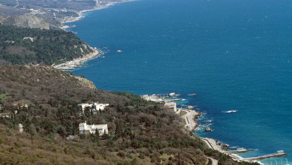 Город Ялта на черноморском побережье Крымского полуострова