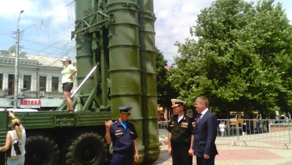 Демонстрация военной техники в Симферополе Демонстрация военной техники в Симферополе