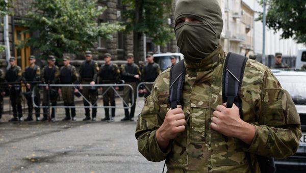 Акция протеста Правого сектора у здания администрации президента Украины в Киеве