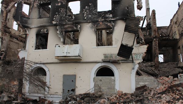 Разрушенные дома в Углегорске