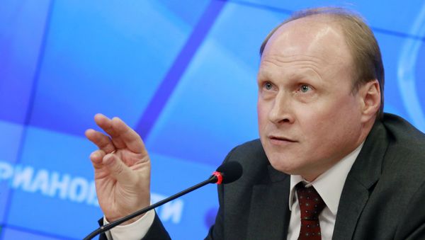 Пресс-конференция главы Совета при президенте РФ по русскому языку Владимира Толстого