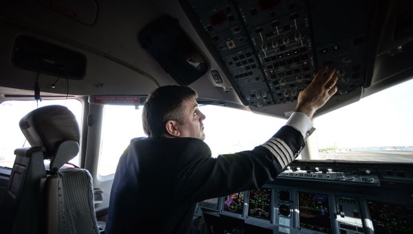 Передача в эксплуатацию самолета SSJ-100 авиакомпании Red Wings