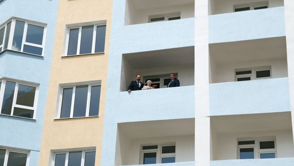 Ветеранам Крыма вручили ключи от новых квартир Ветеранам Крыма вручили ключи от новых квартир