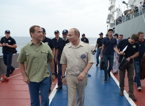Рабочая поездка президента РФ В.Путина и премьер-министра Д.Медведева в Крым Рабочая поездка президента РФ В.Путина и премьер-министра Д.Медведева в Крым