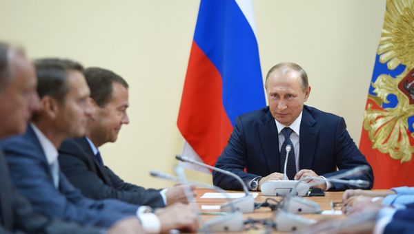 Рабочая поездка президента РФ В.Путина и премьер-министра РФ Д.Медведева в Крым