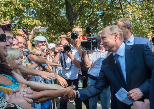 Рабочая поездка президента РФ В.Путина и премьер-министра РФ Д.Медведева в Крым Рабочая поездка президента РФ В.Путина и премьер-министра РФ Д.Медведева в Крым