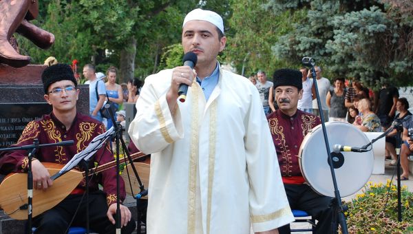 Ашикские поединки в рамках фестиваля Гезлев къапусы в Евпатории