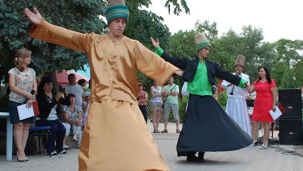 Ашикские поединки в рамках фестиваля Гезлев къапусы в Евпатории