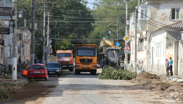 Вырубка деревьев в Симферополе