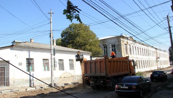 Вырубка деревьев в Симферополе