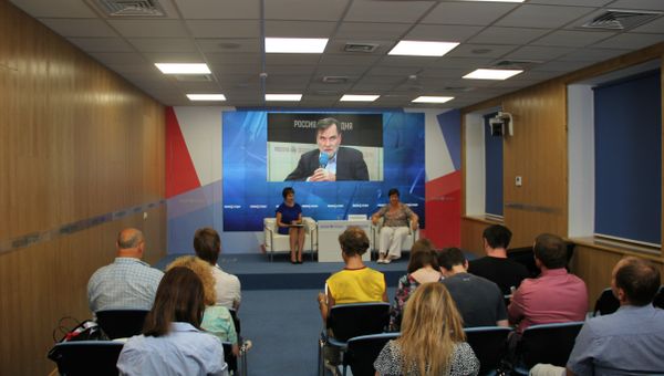 Видеомост Москва-Симферополь ко Дню российского кино. Продюсер Сергей Сельянов