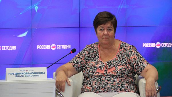 Видеомост Москва-Симферополь в пресс-центре МИА Россия сегодня ко Дню российского кино. Директор ГУП РК Киностудия Ялта-фильм Ольга Прудникова-Юшкова