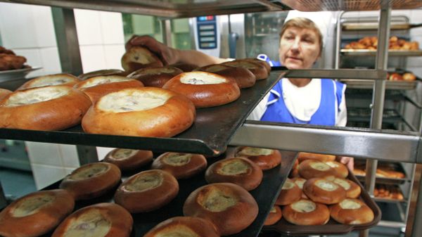Работа столовой-пекарни в средней школе № 1 города Светлогорска Калининградской области