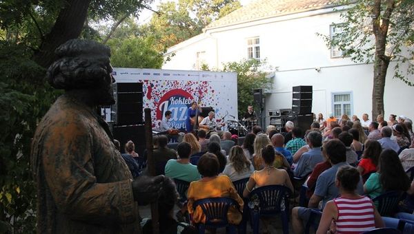 Волошинская сцена во дворе дома-музея Максимилиана Волошина на Koktebel Jazz Party. Первый день